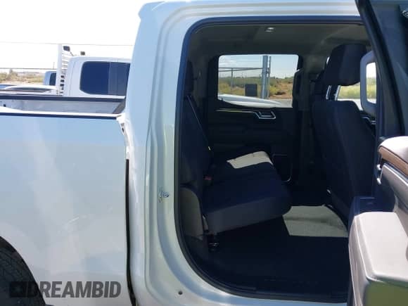 2026 Chevrolet Silverado 1500 LT с VIN 2GCUKDED0T1103426, выставлен на аукционе IAAI как лот 43529400 с пробегом 5 438 миль миль и . История ставок и продаж доступна на DreamBid. Изображение 8.