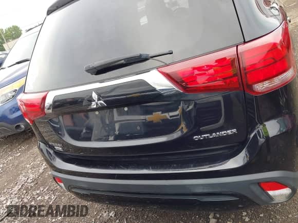 2019 Mitsubishi Outlander SE z VIN JA4AD3A31KZ038526, wystawiony jako IAAI lot #42724186 z przebiegiem 122 247 mil mil oraz . Historia ofert i sprzedaży dostępna na DreamBid. Obrazek 16.