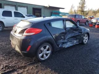 ✅ 2015 Hyundai Veloster • VIN: KMHTC6AD5FU239663 • Lot: 85713664. Wystawiony na Copart z przebiegiem 106 919 mil. Bezpłatny archiwum sprzedaży aukcyjnych z USA i szczegółowy raport historii pojazdu na DreamBid. Zdjęcie 3.
