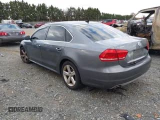 ✅ 2012 Volkswagen Passat SE • VIN: 1VWBP7A35CC011985 • Lot: 43672779. Wystawiony na IAAI z przebiegiem 238 027 mil. Bezpłatny archiwum sprzedaży aukcyjnych z USA i szczegółowy raport historii pojazdu na DreamBid. Zdjęcie 3.