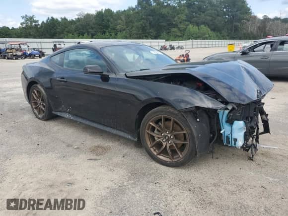 2024 Ford Mustang EcoBoost Premium с VIN 1FA6P8TH3R5113467, выставлен на аукционе Copart как лот 71858135 с пробегом 19 331 миль миль и Списание • Salvage title. История ставок и продаж доступна на DreamBid. Изображение 4.