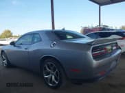 ✅ 2015 Dodge Challenger SXT Plus • VIN: 2C3CDZBGXFH700231 • Lot: 43407846. Wystawiony na IAAI z przebiegiem 129 305 mil. Bezpłatny archiwum sprzedaży aukcyjnych z USA i szczegółowy raport historii pojazdu na DreamBid. Zdjęcie 14.