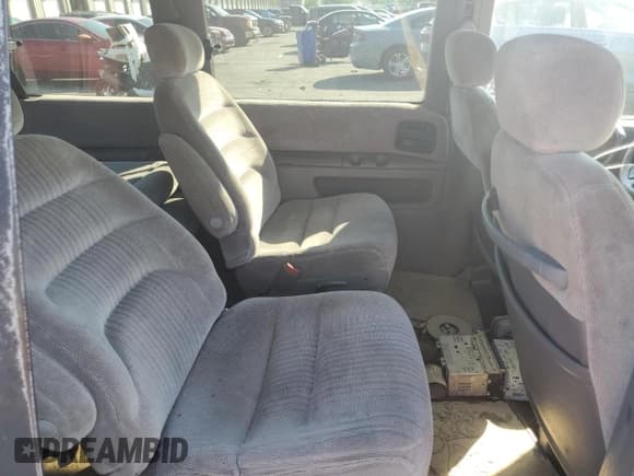 ✅ 1994 Plymouth Voyager • VIN: 2P4GH55R6RR784047 • Lot: 64443585. Wystawiony na Copart z przebiegiem 255 817 mil. Bezpłatny archiwum sprzedaży aukcyjnych z USA i szczegółowy raport historii pojazdu na DreamBid. Zdjęcie 11.