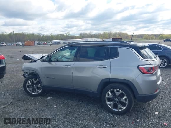 ✅ 2019 Jeep Compass Limited • VIN: 3C4NJCCB0KT725802 • Lot: 42030080. Listed on IAAI with 84,999 mi. Free auction sales archive from the USA and detailed vehicle history report at DreamBid. Image 15.