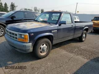 1994 Dodge Dakota z VIN 1B7FL26XXRS606540, wystawiony jako Copart lot #70103064 z przebiegiem 123 850 mil mil oraz Czysty tytuł • Clean title. Historia ofert i sprzedaży dostępna na DreamBid. Obrazek 1.