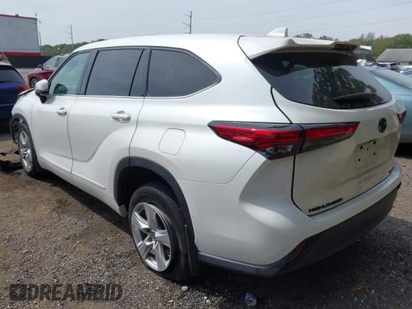 ✅ 2021 Toyota Highlander LE • VIN: 5TDBZRBH8MS141715 • Lot: 43273491. Listed on IAAI with 101,502 mi. Free auction sales archive from the USA and detailed vehicle history report at DreamBid. Image 3.