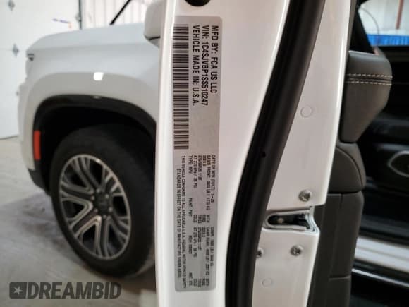 ✅ 2025 Jeep Wagoneer Series II • VIN: 1C4SJVBP1SS510247 • Lot: 81116075. Listed on Copart with 19,317 mi. Free auction sales archive from the USA and detailed vehicle history report at DreamBid. Image 13.