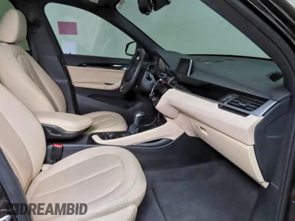 ✅ 2018 BMW X1 sDrive28i • VIN: WBXHU7C37J5L05511 • Лот: 95069525. Опубликован ранее на Copart с пробегом 25 925 миль. Бесплатный доступ к архиву аукционных продаж из США и подробный отчёт об истории автомобиля на DreamBid. Изображение 5.