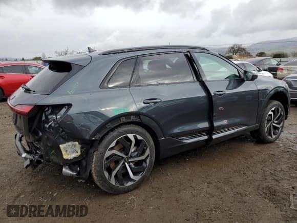 ✅ 2024 Audi Q8 e-tron Premium Plus • VIN: WA15AAGE5RB058370 • Лот: 44394275. Опубликован ранее на Copart с пробегом 7 751 миль. Бесплатный доступ к архиву аукционных продаж из США и подробный отчёт об истории автомобиля на DreamBid. Изображение 3.