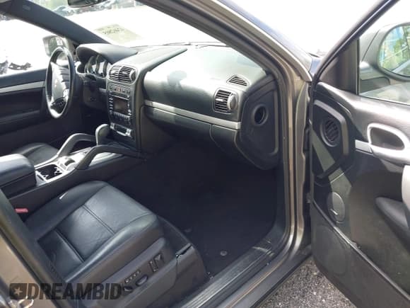 ✅ 2010 Porsche Cayenne • VIN: WP1AB2AP3ALA50802 • Lot: 42462805. Listed on IAAI with 122,837 mi. Free auction sales archive from the USA and detailed vehicle history report at DreamBid. Image 5.