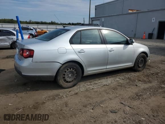 ✅ 2009 Volkswagen Jetta S • VIN: 3VWHM71K69M087622 • Lot: 81668285. Wystawiony na Copart z przebiegiem 229 683 mil. Bezpłatny archiwum sprzedaży aukcyjnych z USA i szczegółowy raport historii pojazdu na DreamBid. Zdjęcie 3.