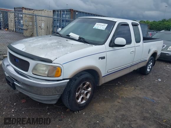 ✅ 1997 Ford F-150 XL • VIN: 1FTEX17L1VNB15658 • Lot: 42353422. Wystawiony na IAAI z przebiegiem 217 975 mil. Bezpłatny archiwum sprzedaży aukcyjnych z USA i szczegółowy raport historii pojazdu na DreamBid. Zdjęcie 2.