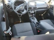 ✅ 2019 Hyundai Kona SE • VIN: KM8K12AA4KU264855 • Лот: 36835634. Опубликован ранее на Copart с пробегом 51 140 миль. Бесплатный доступ к архиву аукционных продаж из США и подробный отчёт об истории автомобиля на DreamBid. Изображение 8.