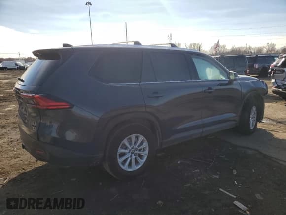 ✅ 2024 Toyota Highlander Platinum • VIN: 5TDAAAB50RS014653 • Lot: 93714005. Listed on Copart with 39,625 mi. Free auction sales archive from the USA and detailed vehicle history report at DreamBid. Image 3.