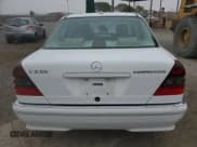 ✅ 2000 Mercedes-Benz C 230 Kompressor • VIN: WDBHA24G1YF946926 • Lot: 70884494. Wystawiony na Copart z przebiegiem 115 791 mil. Bezpłatny archiwum sprzedaży aukcyjnych z USA i szczegółowy raport historii pojazdu na DreamBid. Zdjęcie 6.