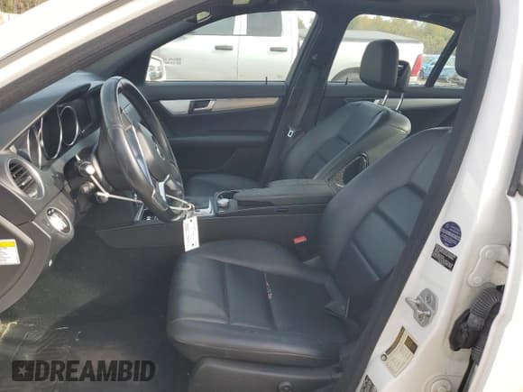 ✅ 2013 Mercedes-Benz C 300 Luxury • VIN: WDDGF8AB2DR282628 • Lot: 82705665. Wystawiony na Copart z przebiegiem 109 901 mil. Bezpłatny archiwum sprzedaży aukcyjnych z USA i szczegółowy raport historii pojazdu na DreamBid. Zdjęcie 7.