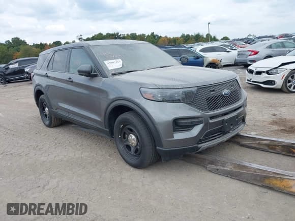 ✅ 2025 Ford Police Interceptor Utility • VIN: 1FM5K8AB9SGB13773 • Lot: 43087413. Wystawiony na IAAI z przebiegiem 5 378 mil. Bezpłatny archiwum sprzedaży aukcyjnych z USA i szczegółowy raport historii pojazdu na DreamBid. Zdjęcie 1.