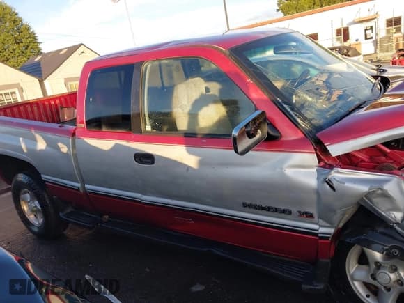 ✅ 1997 Dodge 1500 • VIN: 1B7HF13Y2VJ610914 • Lot: 40249747. Wystawiony na IAAI z przebiegiem 183 576 mil. Bezpłatny archiwum sprzedaży aukcyjnych z USA i szczegółowy raport historii pojazdu na DreamBid. Zdjęcie 13.