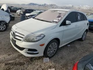 ✅ 2017 Mercedes-Benz B B 250e • VIN: WDDVP9AB7HJ012860 • Лот: 84244334. Опубликован ранее на Copart с пробегом 25 миль. Бесплатный доступ к архиву аукционных продаж из США и подробный отчёт об истории автомобиля на DreamBid. Изображение 1.