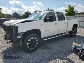 ✅ 2011 GMC Sierra 2500HD SLT • VIN: 1GT121E8XBF148336 • Lot: 57648995. Wystawiony na Copart z przebiegiem 328 590 mil. Bezpłatny archiwum sprzedaży aukcyjnych z USA i szczegółowy raport historii pojazdu na DreamBid. Zdjęcie 1.