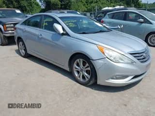 2013 Hyundai Sonata SE с VIN 5NPEC4AC8DH567255, выставлен на аукционе IAAI как лот 42842822 с пробегом 198 986 миль миль и . История ставок и продаж доступна на DreamBid. Изображение 1.