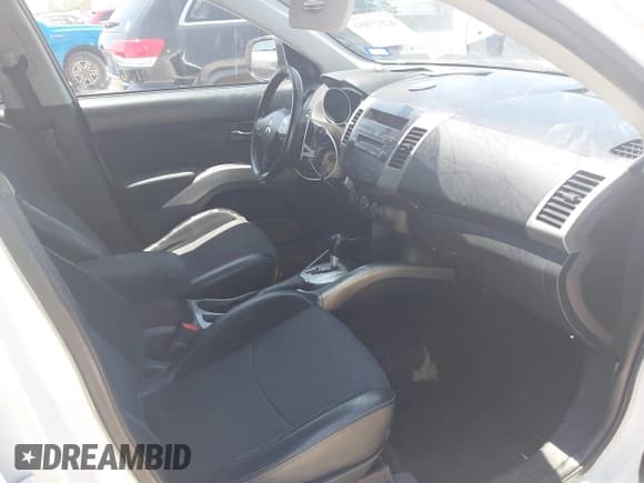 ✅ 2012 Mitsubishi Outlander SE • VIN: JA4AS3AW7CU013452 • Lot: 42523951. Wystawiony na IAAI z przebiegiem 184 644 mil. Bezpłatny archiwum sprzedaży aukcyjnych z USA i szczegółowy raport historii pojazdu na DreamBid. Zdjęcie 5.