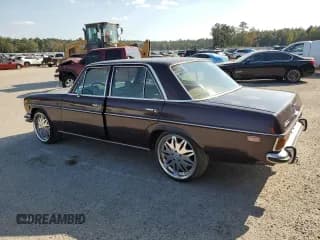 ✅ 1972 Mercedes-Benz 250 • VIN: 11401112014478 • Lot: 77681254. Wystawiony na Copart z przebiegiem 65 829 mil. Bezpłatny archiwum sprzedaży aukcyjnych z USA i szczegółowy raport historii pojazdu na DreamBid. Zdjęcie 2.