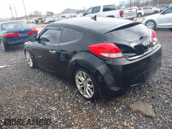 ✅ 2013 Hyundai Veloster w/Black Int • VIN: KMHTC6AD7DU092257 • Lot: 41464977. Wystawiony na IAAI z przebiegiem 151 152 mil. Bezpłatny archiwum sprzedaży aukcyjnych z USA i szczegółowy raport historii pojazdu na DreamBid. Zdjęcie 3.