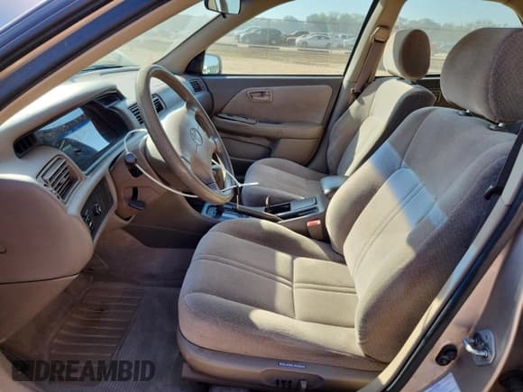 ✅ 2000 Toyota Camry LE • VIN: 4T1BG28KXYU956253 • Lot: 91483795. Wystawiony na Copart z przebiegiem 176 210 mil. Bezpłatny archiwum sprzedaży aukcyjnych z USA i szczegółowy raport historii pojazdu na DreamBid. Zdjęcie 7.