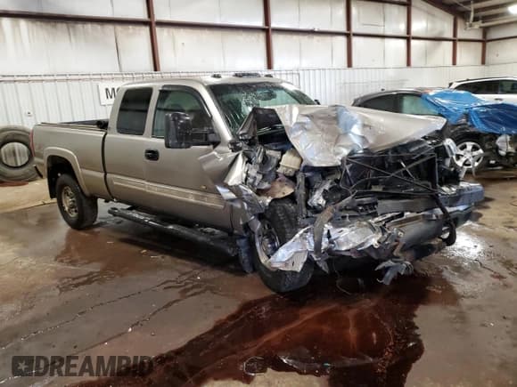 ✅ 2003 Chevrolet Silverado 2500HD LS • VIN: 1GCHK29U83E149472 • Lot: 90380385. Wystawiony na Copart z przebiegiem Nie podano. Bezpłatny archiwum sprzedaży aukcyjnych z USA i szczegółowy raport historii pojazdu na DreamBid. Zdjęcie 4.