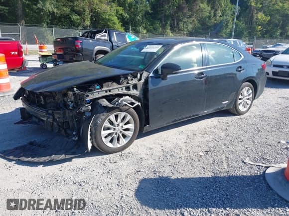 ✅ 2015 Lexus ES 300h • VIN: JTHBW1GG2F2093678 • Lot: 43094545. Listed on IAAI with 99,823 mi. Free auction sales archive from the USA and detailed vehicle history report at DreamBid. Image 18.