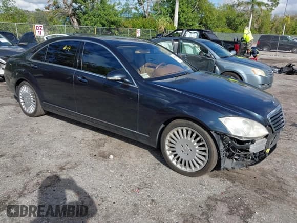✅ 2007 Mercedes-Benz S 550 • VIN: WDDNG86X97A116893 • Lot: 43813093. Wystawiony na IAAI z przebiegiem 84 118 mil. Bezpłatny archiwum sprzedaży aukcyjnych z USA i szczegółowy raport historii pojazdu na DreamBid. Zdjęcie 1.
