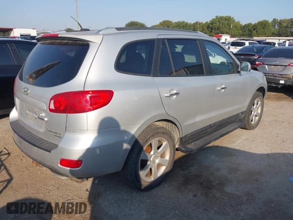 ✅ 2008 Hyundai Santa Fe SE • VIN: 5NMSH13E48H141454 • Lot: 43183228. Wystawiony na IAAI z przebiegiem 162 915 mil. Bezpłatny archiwum sprzedaży aukcyjnych z USA i szczegółowy raport historii pojazdu na DreamBid. Zdjęcie 4.