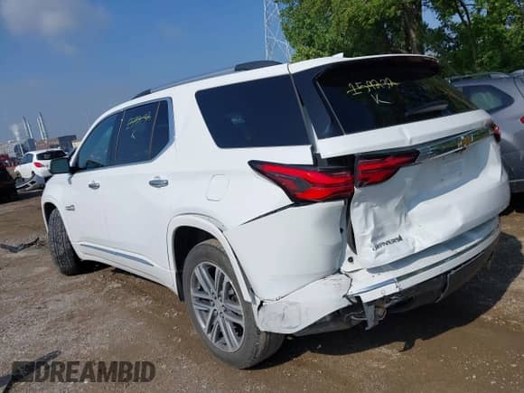 2022 Chevrolet Traverse High Country z VIN 1GNERNKW9NJ159232, wystawiony jako IAAI lot #42368555 z przebiegiem 40 188 mil mil oraz . Historia ofert i sprzedaży dostępna na DreamBid. Obrazek 3.