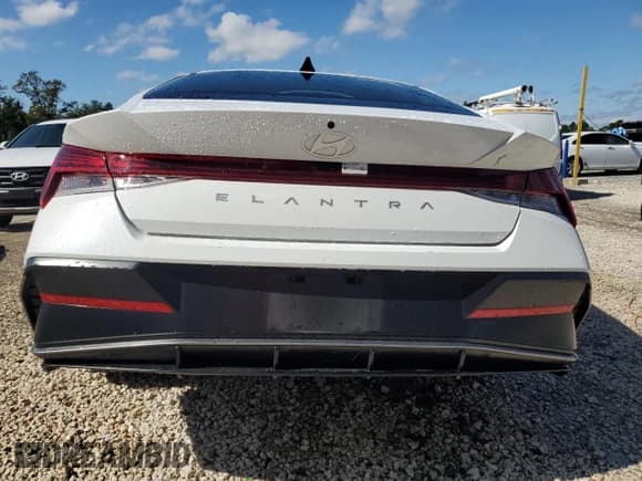 ✅ 2025 Hyundai Elantra SEL Convenience • VIN: KMHLS4DG1SU924590 • Lot: 90633065. Wystawiony na Copart z przebiegiem 14 548 mil. Bezpłatny archiwum sprzedaży aukcyjnych z USA i szczegółowy raport historii pojazdu na DreamBid. Zdjęcie 6.