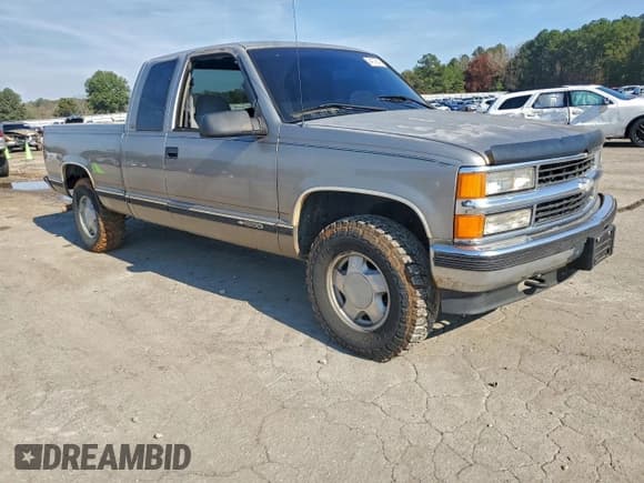 ✅ 1998 Chevrolet Silverado 1500 • VIN: 2GCEK19R3W1269405 • Lot: 94039545. Listed on Copart with 265,925 mi. Free auction sales archive from the USA and detailed vehicle history report at DreamBid. Image 4.