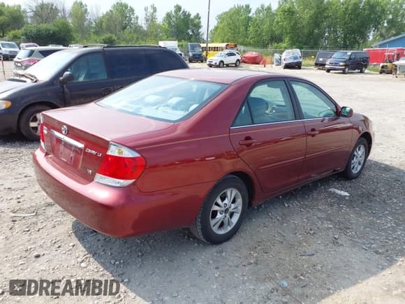 ✅ 2006 Toyota Camry LE • VIN: 4T1BF32K76U118521 • Лот: 42968152. Опубликован ранее на IAAI с пробегом 268 334 миль. Бесплатный доступ к архиву аукционных продаж из США и подробный отчёт об истории автомобиля на DreamBid. Изображение 4.