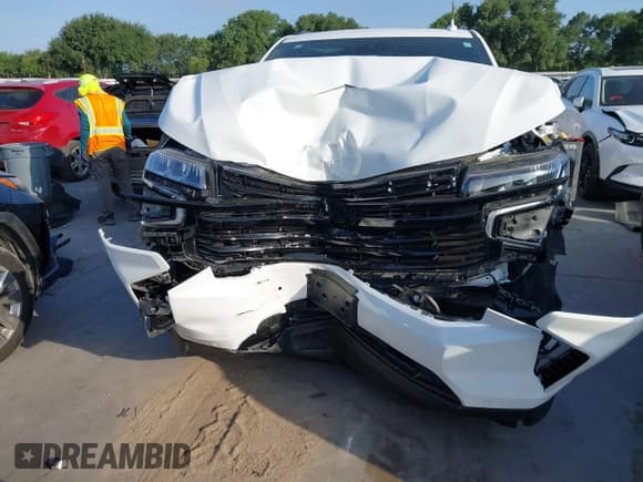 ✅ 2024 Chevrolet Tahoe RST • VIN: 1GNSCRKD3RR340893 • Lot: 42164396. Wystawiony na IAAI z przebiegiem 9 849 mil. Bezpłatny archiwum sprzedaży aukcyjnych z USA i szczegółowy raport historii pojazdu na DreamBid. Zdjęcie 12.