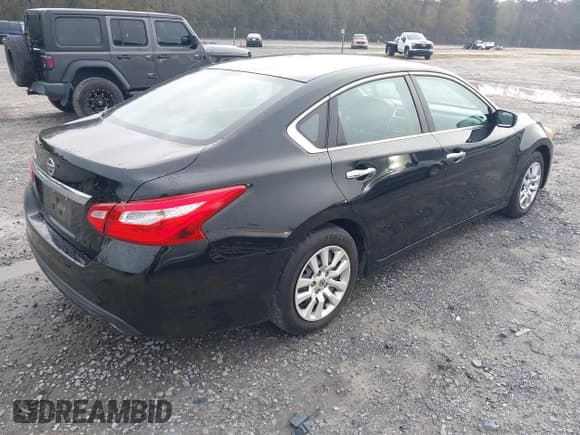 ✅ 2016 Nissan Altima S • VIN: 1N4AL3AP0GC168213 • Lot: 43833206. Listed on IAAI with 107,884 mi. Free auction sales archive from the USA and detailed vehicle history report at DreamBid. Image 4.