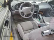 ✅ 1994 Ford Mustang • VIN: 1FALP45T7RF128898 • Lot: 93138235. Wystawiony na Copart z przebiegiem 118 001 mil. Bezpłatny archiwum sprzedaży aukcyjnych z USA i szczegółowy raport historii pojazdu na DreamBid. Zdjęcie 8.