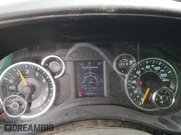 ✅ 2020 Ram 2500 Tradesman • VIN: 3C6UR5HJ0LG185112 • Lot: 90075625. Wystawiony na Copart z przebiegiem 176 795 mil. Bezpłatny archiwum sprzedaży aukcyjnych z USA i szczegółowy raport historii pojazdu na DreamBid. Zdjęcie 9.