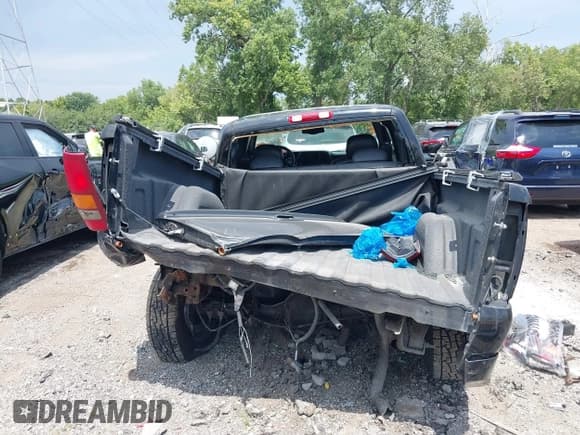 ✅ 1999 Chevrolet Silverado 1500 LS • VIN: 2GCEC19T0X1194057 • Lot: 42970329. Wystawiony na IAAI z przebiegiem 221 762 mil. Bezpłatny archiwum sprzedaży aukcyjnych z USA i szczegółowy raport historii pojazdu na DreamBid. Zdjęcie 16.