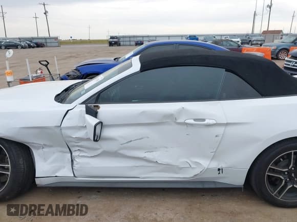 ✅ 2020 Ford Mustang EcoBoost Premium • VIN: 1FATP8UHXL5139606 • Lot: 43317005. Wystawiony na IAAI z przebiegiem 69 883 mil. Bezpłatny archiwum sprzedaży aukcyjnych z USA i szczegółowy raport historii pojazdu na DreamBid. Zdjęcie 14.