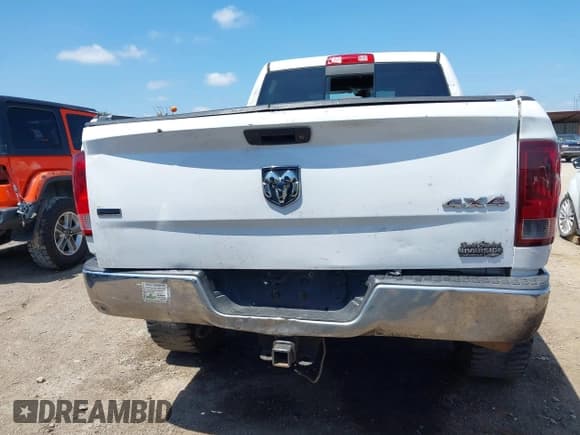 ✅ 2015 Ram 2500 SLT • VIN: 3C6UR5DL3FG600287 • Lot: 42779844. Wystawiony na IAAI z przebiegiem 365 428 mil. Bezpłatny archiwum sprzedaży aukcyjnych z USA i szczegółowy raport historii pojazdu na DreamBid. Zdjęcie 17.
