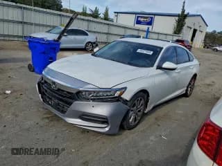 ✅ 2018 Honda Accord LX • VIN: 1HGCV1F12JA112235 • Лот: 94321645. Опубликован ранее на Copart с пробегом Не указан. Бесплатный доступ к архиву аукционных продаж из США и подробный отчёт об истории автомобиля на DreamBid. Изображение 1.