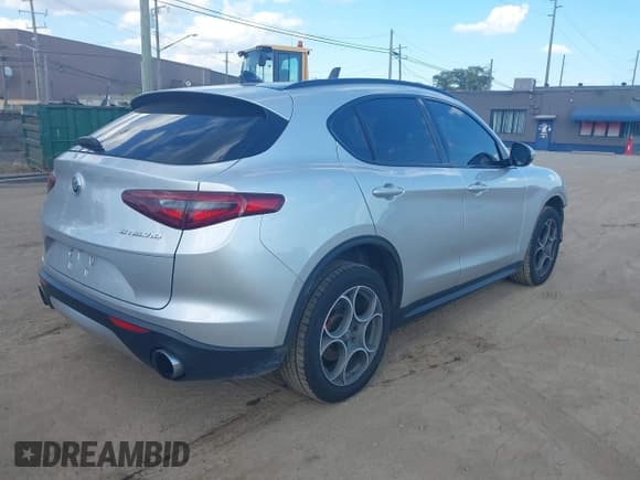 ✅ 2019 Alfa Romeo Stelvio Sport • VIN: ZASPAKAN1K7C40001 • Lot: 43385907. Wystawiony na IAAI z przebiegiem 87 112 mil. Bezpłatny archiwum sprzedaży aukcyjnych z USA i szczegółowy raport historii pojazdu na DreamBid. Zdjęcie 4.