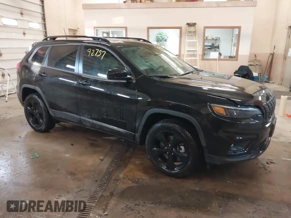 ✅ 2023 Jeep Cherokee Altitude Lux • VIN: 1C4PJMMB3PD106265 • Lot: 41492757. Wystawiony na IAAI z przebiegiem 25 270 mil. Bezpłatny archiwum sprzedaży aukcyjnych z USA i szczegółowy raport historii pojazdu na DreamBid. Zdjęcie 1.