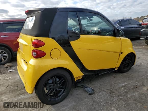 ✅ 2013 Smart fortwo Passion • VIN: WMEEK3BA2DK721780 • Lot: 84732784. Wystawiony na Copart z przebiegiem 84 297 mil. Bezpłatny archiwum sprzedaży aukcyjnych z USA i szczegółowy raport historii pojazdu na DreamBid. Zdjęcie 3.