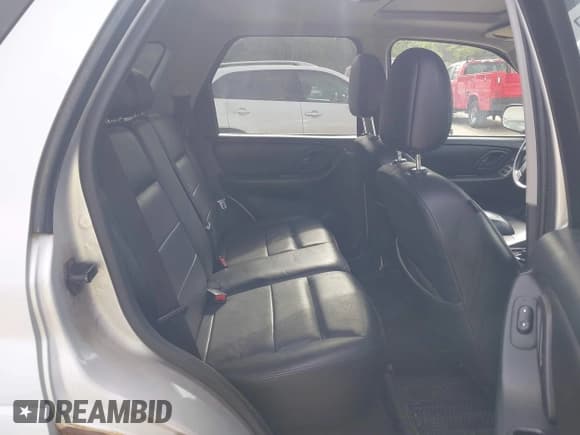 ✅ 2007 Ford Escape Limited • VIN: 1FMCU94107KB19203 • Lot: 42384353. Listed on IAAI with 118,422 mi. Free auction sales archive from the USA and detailed vehicle history report at DreamBid. Image 8.