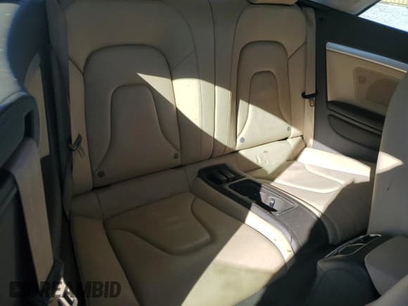 ✅ 2013 Audi A5 Premium • VIN: WAUAFAFH7DN015722 • Lot: 83088114. Wystawiony na Copart z przebiegiem 121 646 mil. Bezpłatny archiwum sprzedaży aukcyjnych z USA i szczegółowy raport historii pojazdu na DreamBid. Zdjęcie 10.